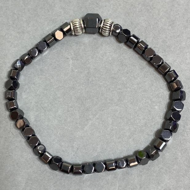 Bransoletka hematit sześcian 4mm+-wielokąt 8×7mm+-, długość 18cm +- elastyczna
