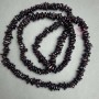 Koraliki granat kruszec, średnica 7-11, 5x2-3 mm +- , długość 80 cm +- na sznurku