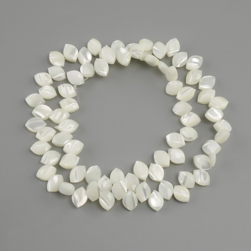 Perłowe koraliki łezka, średnica 8, 5×6 mm+-, długość 39 cm+- na żyłce