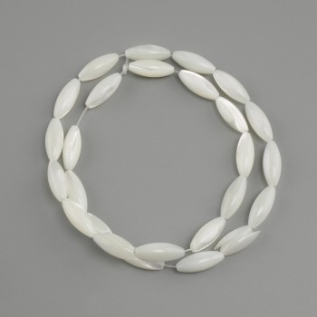 BISZYNY (perła) perłowiec ziarnko, średnica 15×6 mm ±, długość 39 cm ± na żyłce