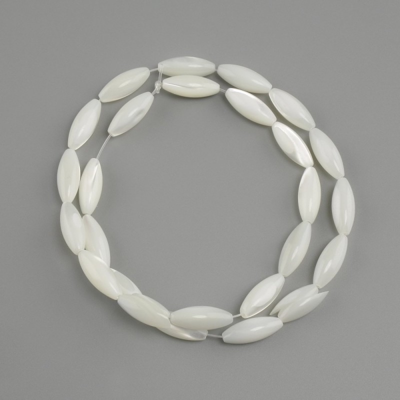 BISZYNY (perła) perłowiec ziarnko, średnica 15×6 mm ±, długość 39 cm ± na żyłce