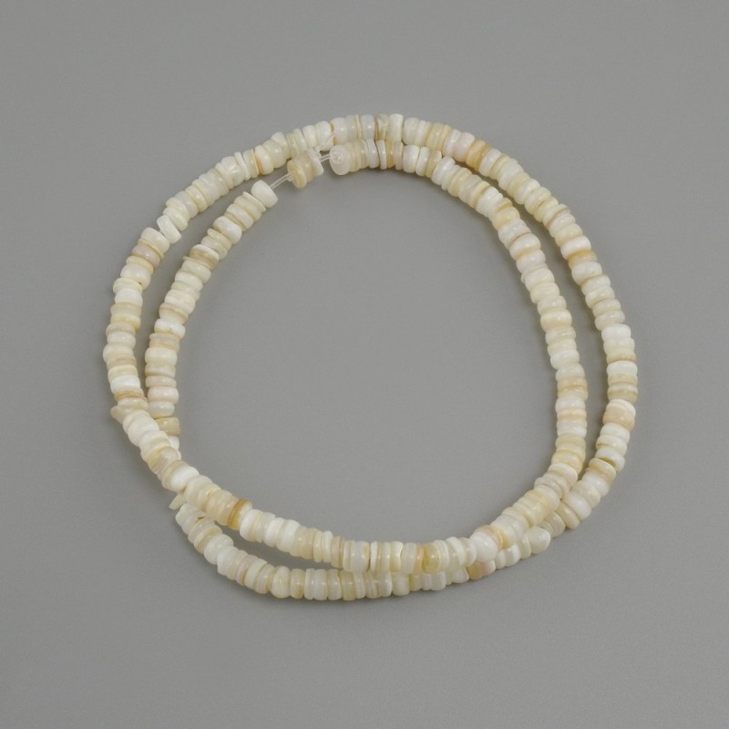 Muszlowe koraliki z perłą skafariki rondel, średnica 4x1,5-2 mm +/- , długość 38 cm +/- na żyłce