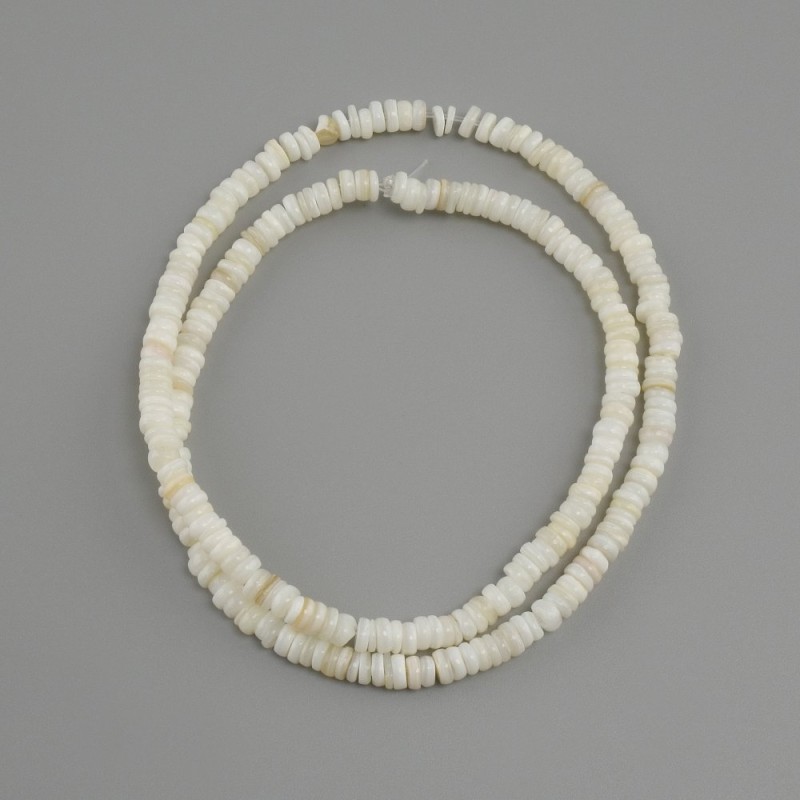 Bulongi z muszli skafarka ronicel, średnica 4x1, 5-2 mm +/- , długość 38 cm +/- na żyłce