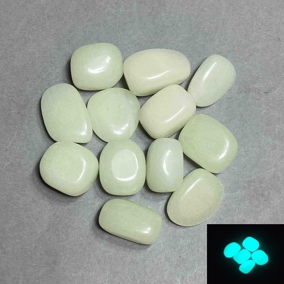 Cena za 100 gram! Naturalny kamień onyks szlifowany (galtowanie) 22-27x15-19x9-15mm (+-) pakowanie 100g niebieskie turkusowe poświatowanie