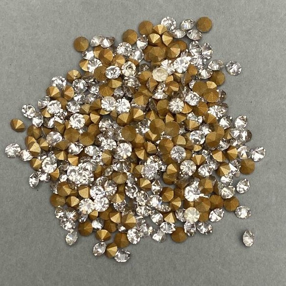 Kryształki cyrkonie w kolorze białym, średnica 3,5 mm (+/-) op. / 10 g (+/-)