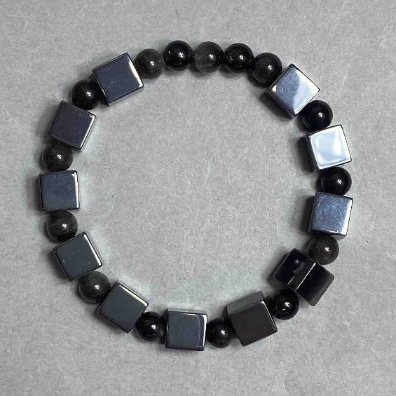 Bransoletka z hematytu kostka 8×8 mm ± srebrzysta kulka z obsydianu 6 mm ±, długość 18 cm ± stretch