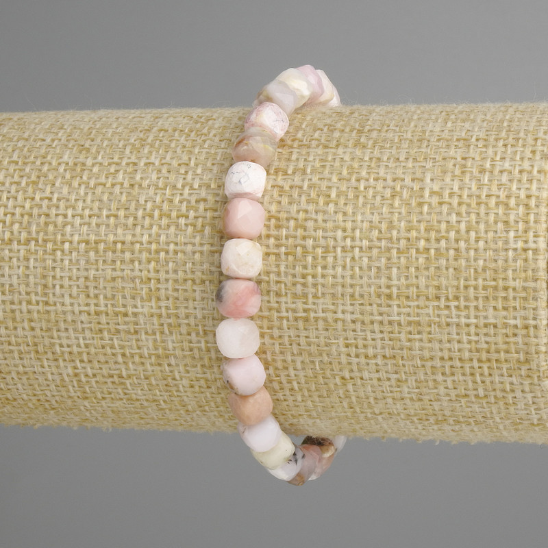 Bransoletka z opalu, fasetowany sześcian 6×6 mm +/-, długość 18 cm +/-, na gumce (strecz)