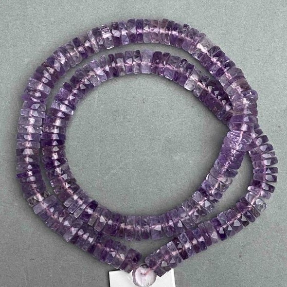 Koraliki z naturalnego ametystu fasetowany rodel, średnica 8x2, 5-3 mm ±, długość 40 cm ± na sznurku