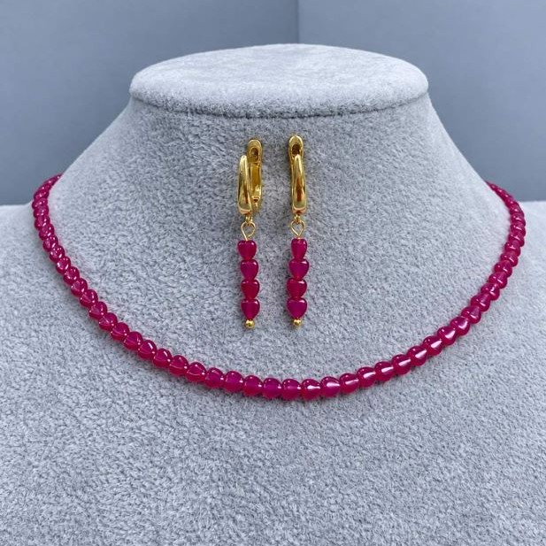 Zestaw choker Rubin Korund serce 4 mm+-, długość 34 cm+ łańcuszek 5 cm+- Kolczyki, długość 33 mm+