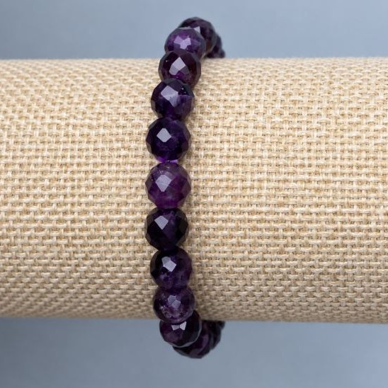 Bransoletka Ametyst brylantowana kuleczka, średnica 8 mm +- , długość 18 cm +- , stretch