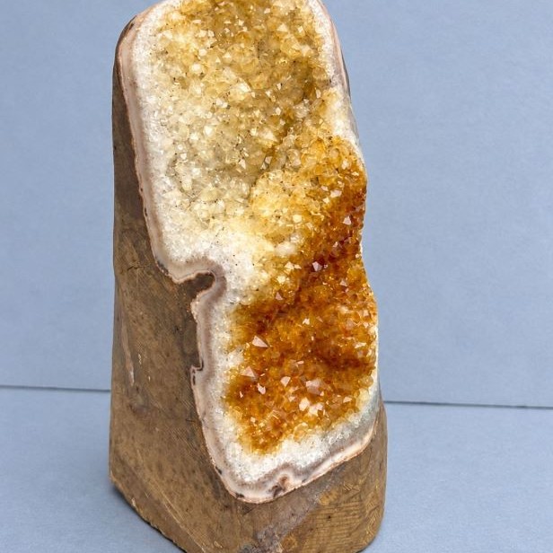 Naturalny kamień ozdobny druza cytrynu, wymiary ~144x74x62 mm±, waga ~867 g
