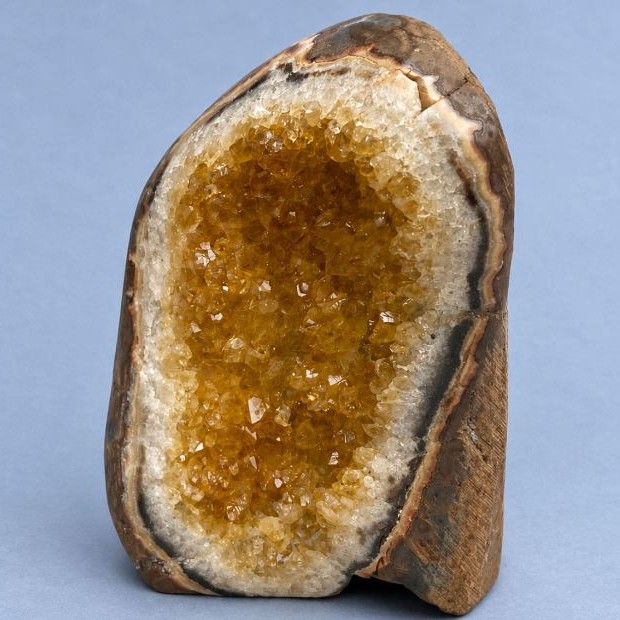 Suwenirny naturalny kamień druza cytrynu, wymiary ~110x82x52 mm+- ~waga 700 gr