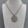 Wisiorek Gwiazda w kole 34 mm ± kolor metalu ciemne srebro na łańcuszku, długość 65 cm