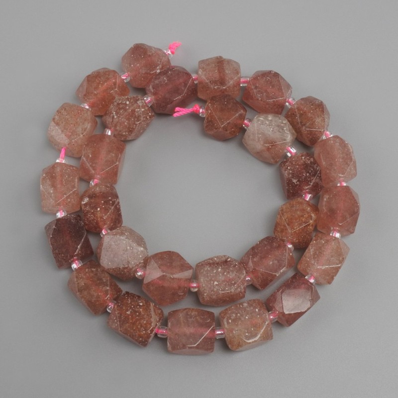 Koraliki kwarcu truskawkowego wielościan, średnica 11-12 × 9, 5-10 mm ±, koralik 3 mm ±, długość 39 cm ±