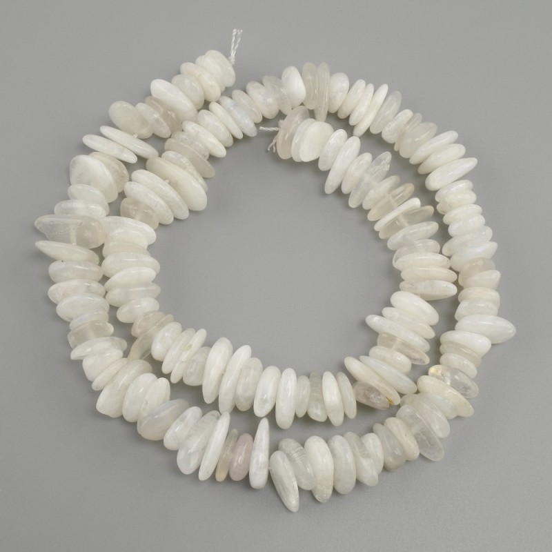 Koraliki adular drobny grys, średnica 8-17x2-4 mm +/-, długość 43 cm +/-