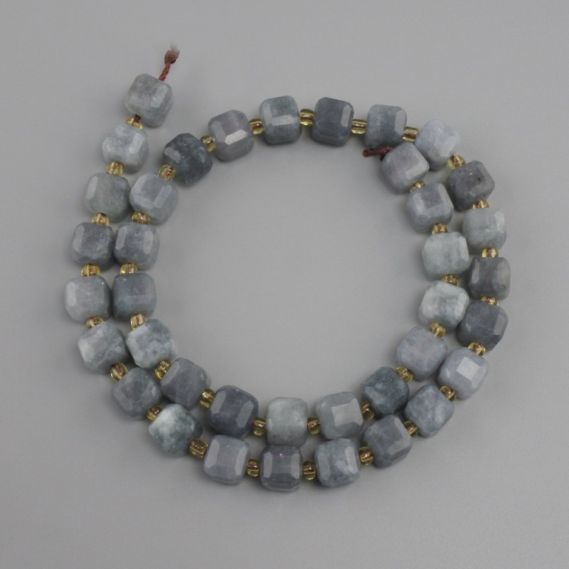 Koraliki Akwamaryn szlifowany kostka, średnica 8x8 mm+- koralik 3 mm+-, długość 38 cm+-