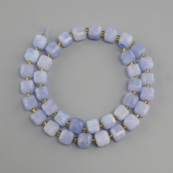 Koraliki Akwamaryn fasetowany sześcianek, średnica 8x8 mm+- koralik 3 mm+-, długość 36 cm+
