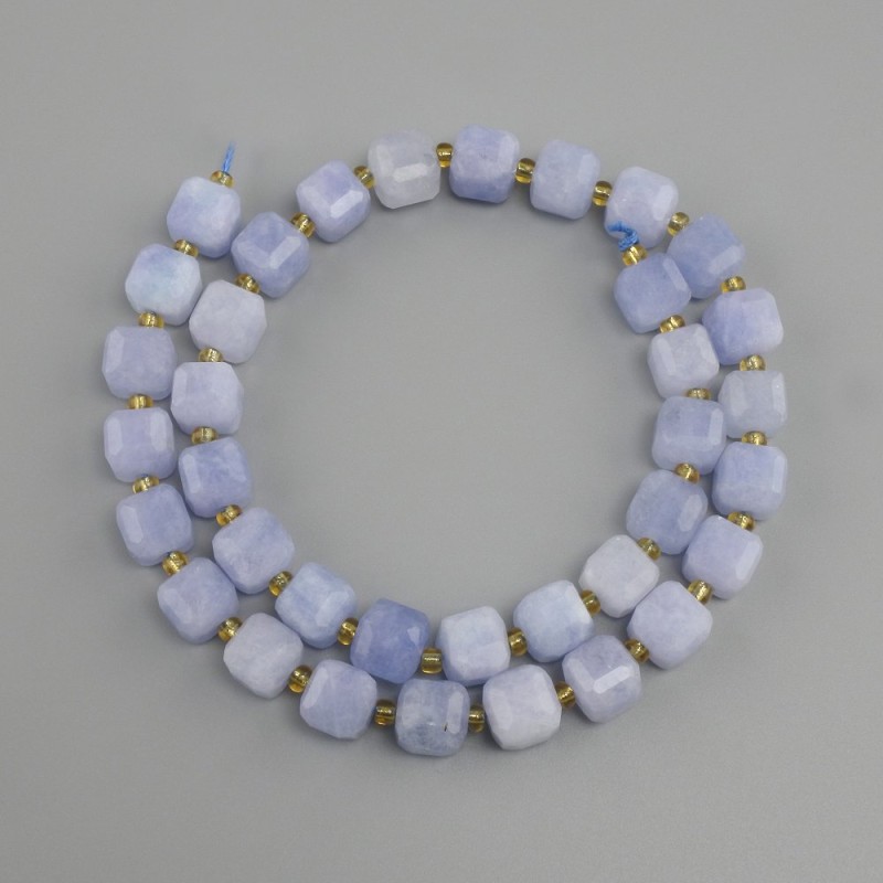 Koraliki Akwamaryn fasetowany sześcianek, średnica 8x8 mm+- koralik 3 mm+-, długość 36 cm+