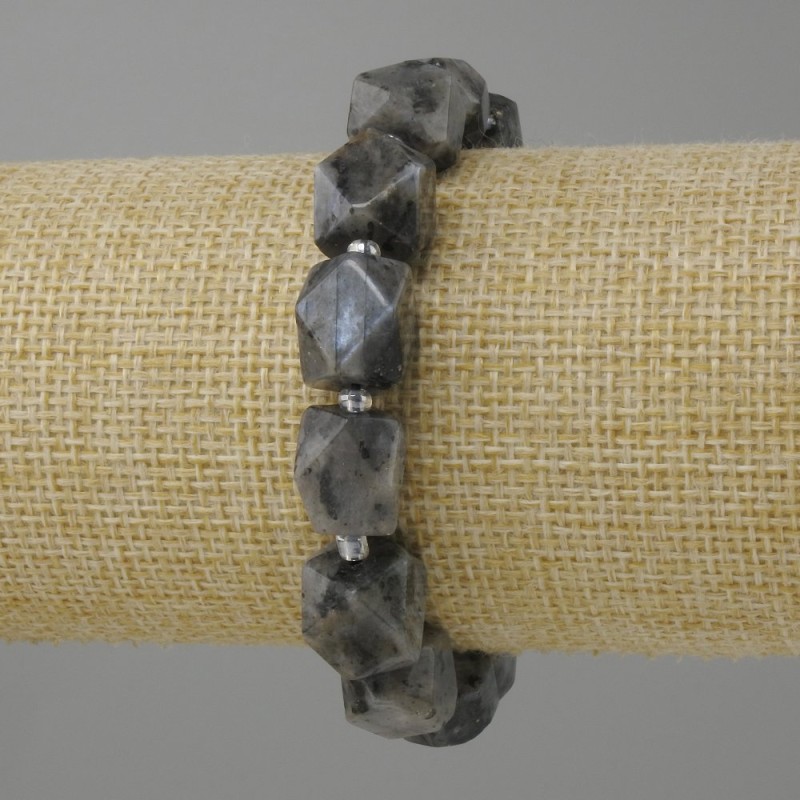 Bransoletka z labradorytu i laurvikitu wielościenne, średnica 11, 5-12x9-11 mm ± koraliki 3 mm ±, długość 18 cm ± na gumce