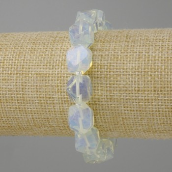 Bransoletka Kamień Księżycowy opalit wielościany, średnica 11-12x10-11 mm ± koralik 3 mm ±, długość 18 cm ± na gumce (stretch)