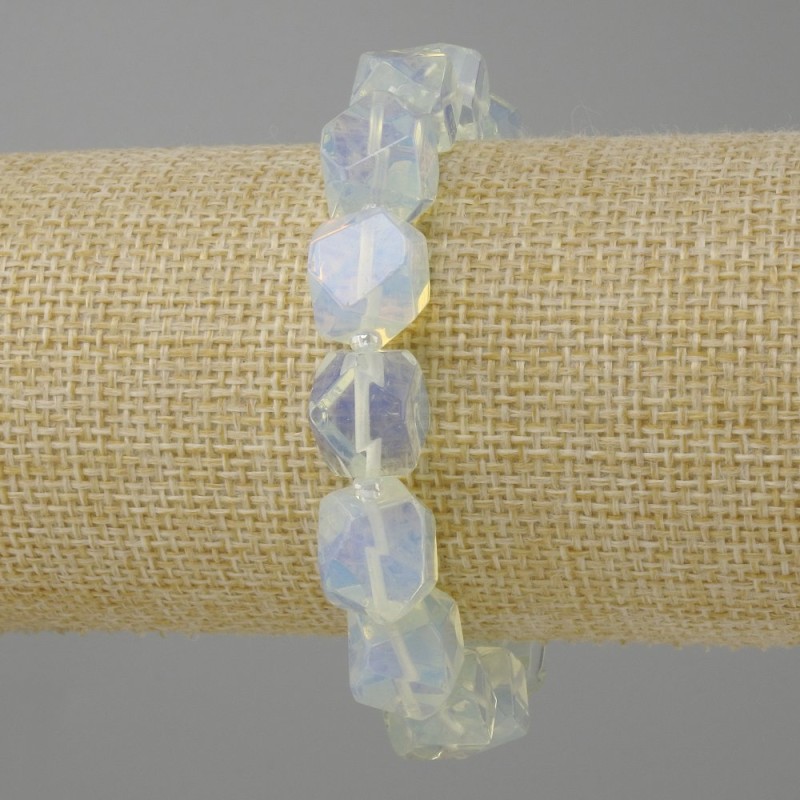 Bransoletka Kamień Księżycowy opalit wielościany, średnica 11-12x10-11 mm ± koralik 3 mm ±, długość 18 cm ± na gumce (stretch)