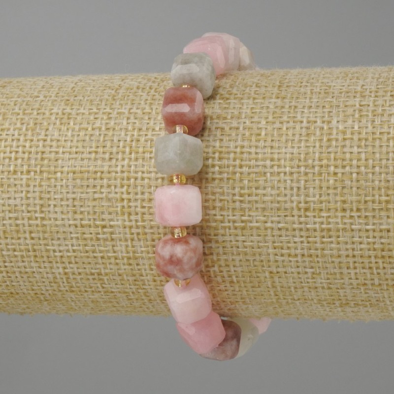 Bransoletka z jadeitu fasetowany sześcian, średnica 8x8 mm+- koralik 3 mm+-, długość 18 cm +- na gumce (strecz)