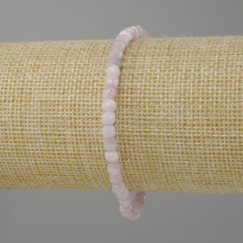 Bransoletka z kunzytu fazetowany sześcian 4x4 mm ±, długość 18 cm ± na gumce (strecz)