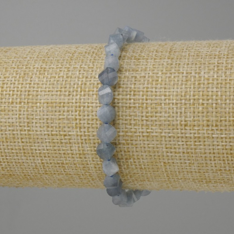 Bransoletka akwamaryn szlifowany w rombik, średnica 6x5 mm +/-, długość 18 cm +/- na gumce (strech)