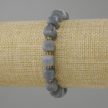Bransoletka Akwamaryn fasetowany sześcian, średnica 8x8 mm +- koralik 3 mm +-, długość 18 cm +- typu stretch