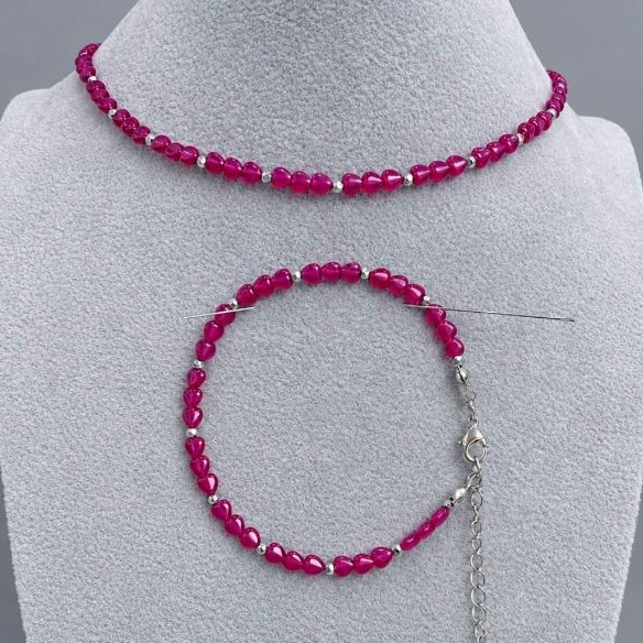 Zestaw choker i bransoletka Rubin Korund serce 4 mm ± Hematyt kulka fasetowana 2 mm ±, długość 35 cm + 5 cm łańcuszek, długość 18 cm + 5 cm przedłużacz
