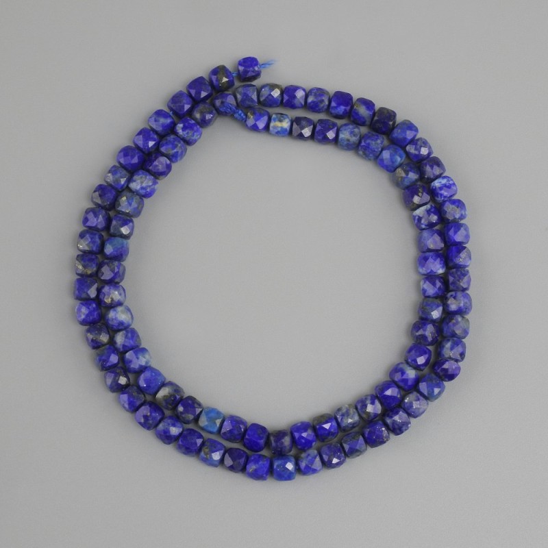 Koraliki Lapis lazuli szlifowany sześcian o średnicy 4x4 mm +/- , długość 39 cm +/-