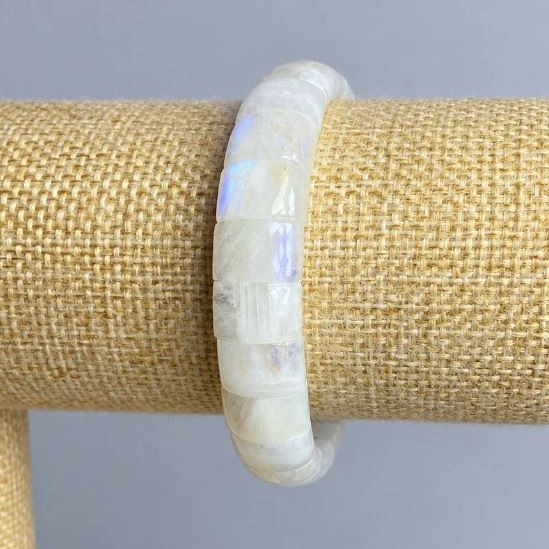 Bransoletka adular gładkie ogniwo, średnica 12x8-9 mm +- , długość 18 cm +- elastyczny sznurek
