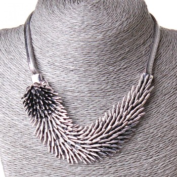 Naszyjnik Srebrny Jeżyk – wisiorek ze stali (15×3 cm), z cyrkoniami, długość 40–50 cm