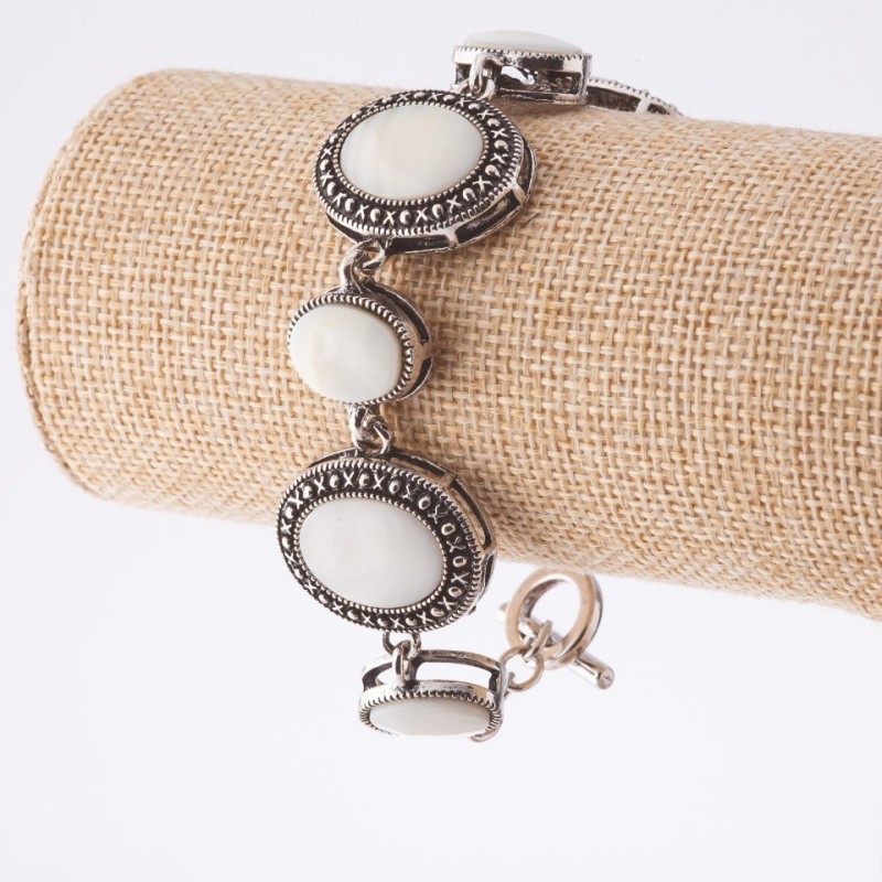 Wyprzedaż: Bransoletka z masy perłowej w oprawie «kropka krzyżyk» – owalny kamień 26×21 mm i 17×13 mm, 7 szt., długość 18–21 cm