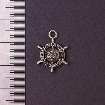 Okucia do biżuterii – wisiorek Greckie koło sterowe 19×14 mm, opakowanie 20 g + 25 szt.