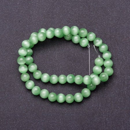 Koraliki z naturalnego kamienia na nitce – kocie oko, jasnozielone, średnica 8 mm, długość 37 cm