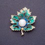 Broszka «Liść klonu» 4×3,5 cm, emalia, kolor metalu: złoto