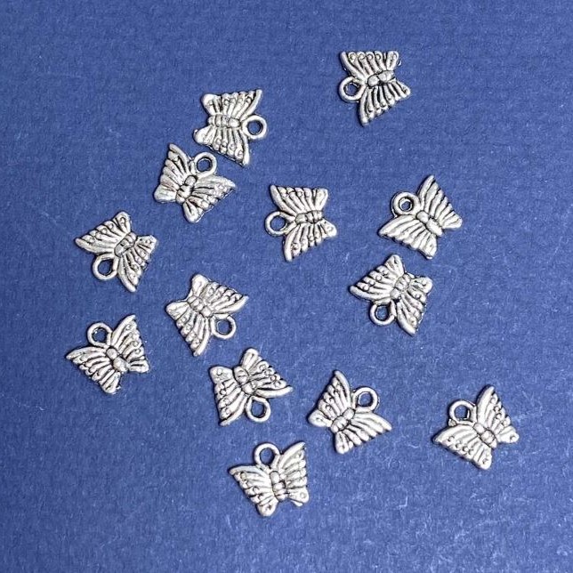 Zawieszka motyl, kolor srebrny, 9×10 mm, opakowanie 20 g, ok. 40 szt.