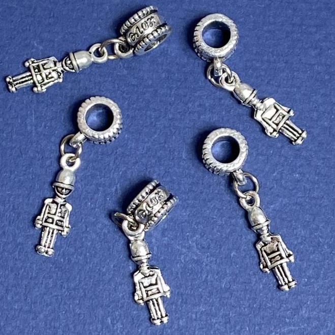 Zawieszka bail z motywem «Żołnierzyk Pandora», długość 3 cm, opakowanie 5 szt.