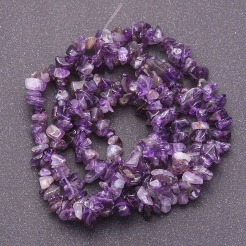 Koraliki z naturalnego ametystu w kawałkach na żyłce, średnica 7×3 mm (+/-), długość ok. 80 cm
