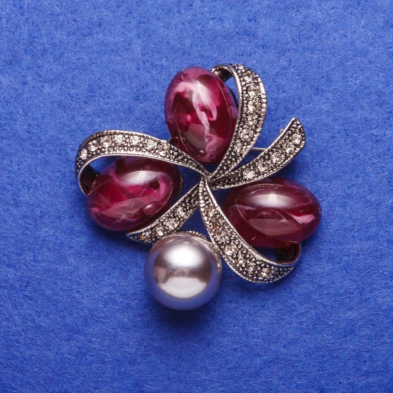 Broszka „Fioletowe Trio” srebrzysta 6×6 cm