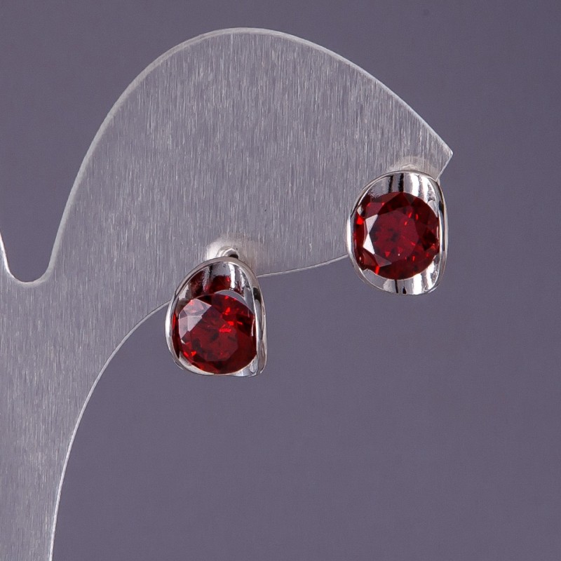 Kolczyki z czerwonymi kryształami owalne 12×10 mm
