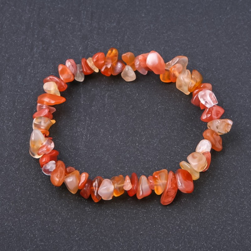 Bransoletka z naturalnego karneolu – drobiny na elastycznej gumce, średnica 8 mm, obwód 18,5 cm