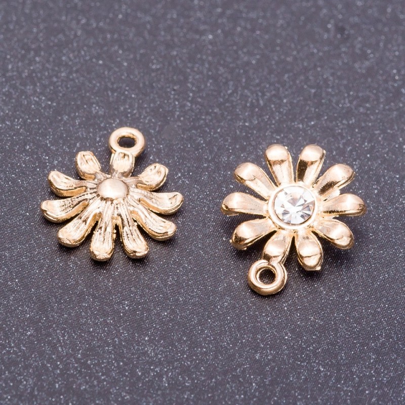 Zawieszka «Rumianek» w kolorze jasnego złota, średnica 13 mm, długość 16 mm, otwór 9 szt