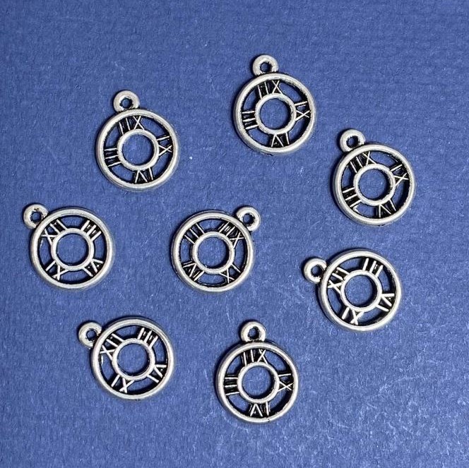 Zawieszka metalowa „Zegar” 13×16 mm, opakowanie 20 g, 21 szt.
