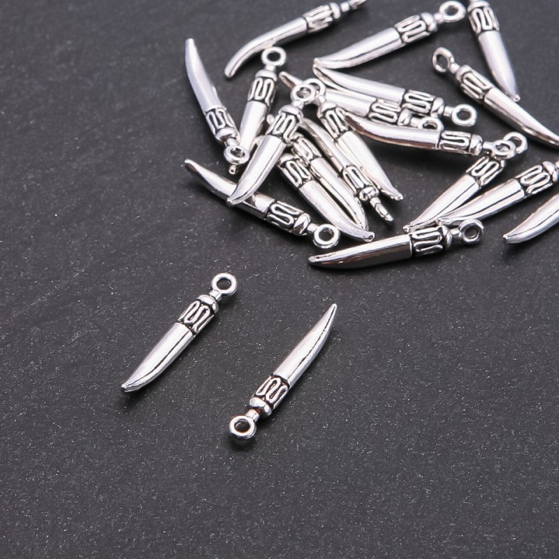 Zawieszka jubilerska Ostrze d2, 5 mm, długość 26×4 mm, opakowanie 20 g +/- 21 szt.