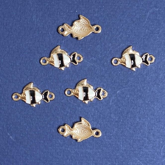 Konektor rybka czarna emalia 22×13 mm, zestaw 6 szt., metal żółty