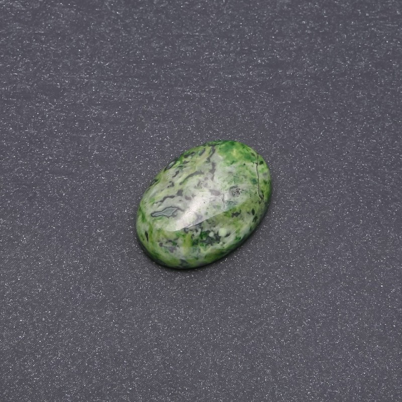 Kaboszon z zielonego jaspisu (syntetyczny) 25×18 mm