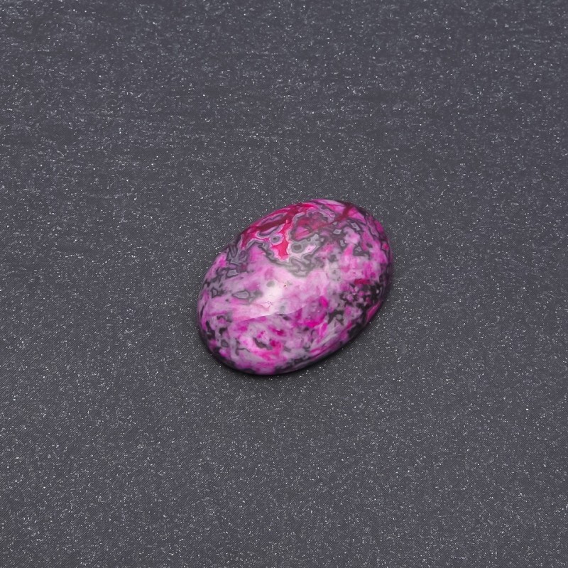 Kaboszon z malinowego jaspisu (syntetyczny) 25×18 mm