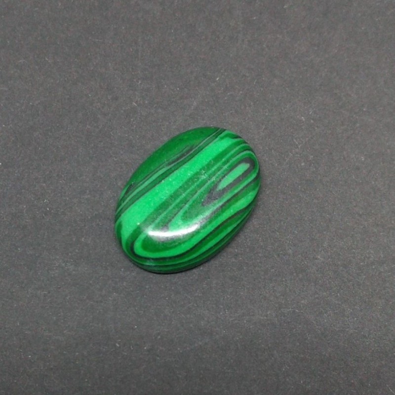 Kaboszon z naturalnego malachitu (prasowany) 25×18 mm
